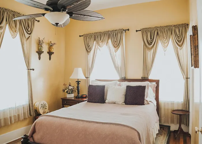 Green Palm Inn